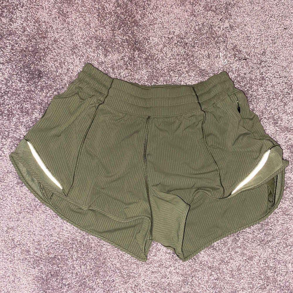 🚨Sold🚨Lululemon hotty hot shorts